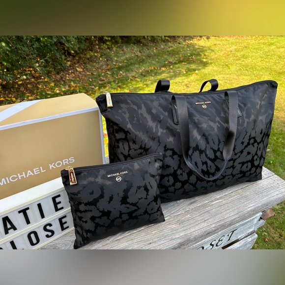 NWT ANIMAL PRINT MICHAEL KORS BIG BOY OVERNIGHT SET! - Picture 3 of 15